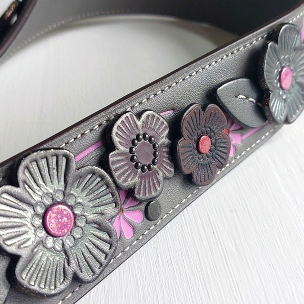 Coach 1941 Tea Rose Strap 🖤 Charcoal grey  rivets & Gunmetal hardware 🤌